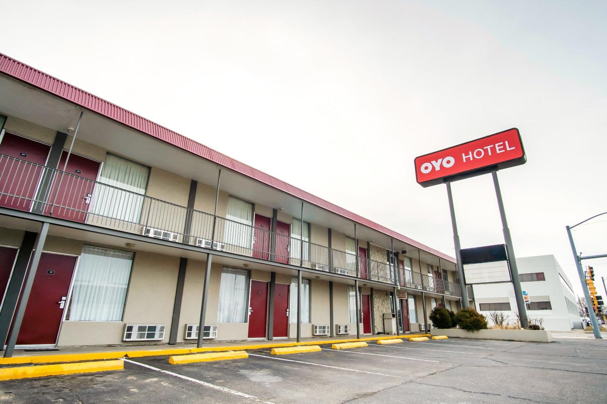 Oyo Hotel Hutchinson West 4Th Ave Exterior foto