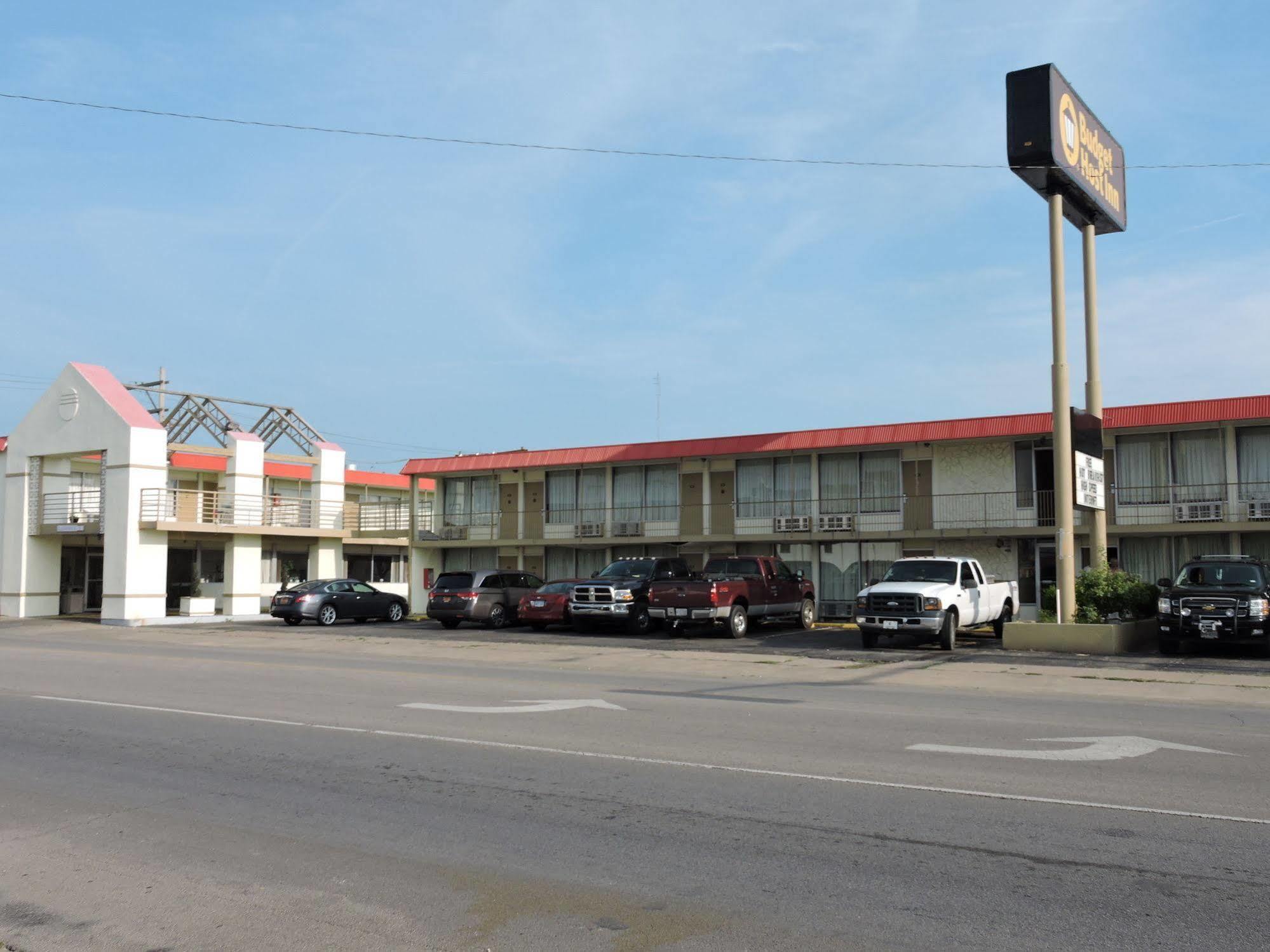 Oyo Hotel Hutchinson West 4Th Ave Exterior foto
